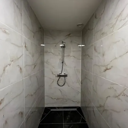 Large Newly Built W Wifi & Full Kitchen Set Apartamento Goirle