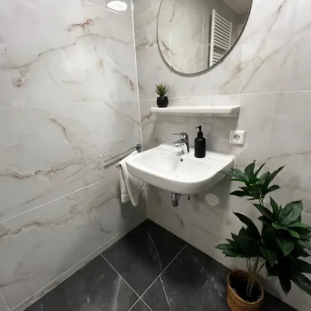 Large Newly Built W Wifi & Full Kitchen Set Apartamento